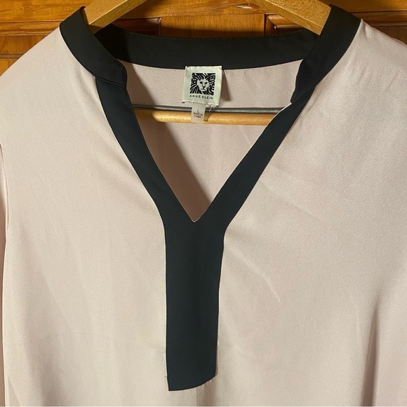 Anne Klein V-Neck Peasant Sleeve Blouse In Dusty Pink with Black Accents - Picture 3 of 8